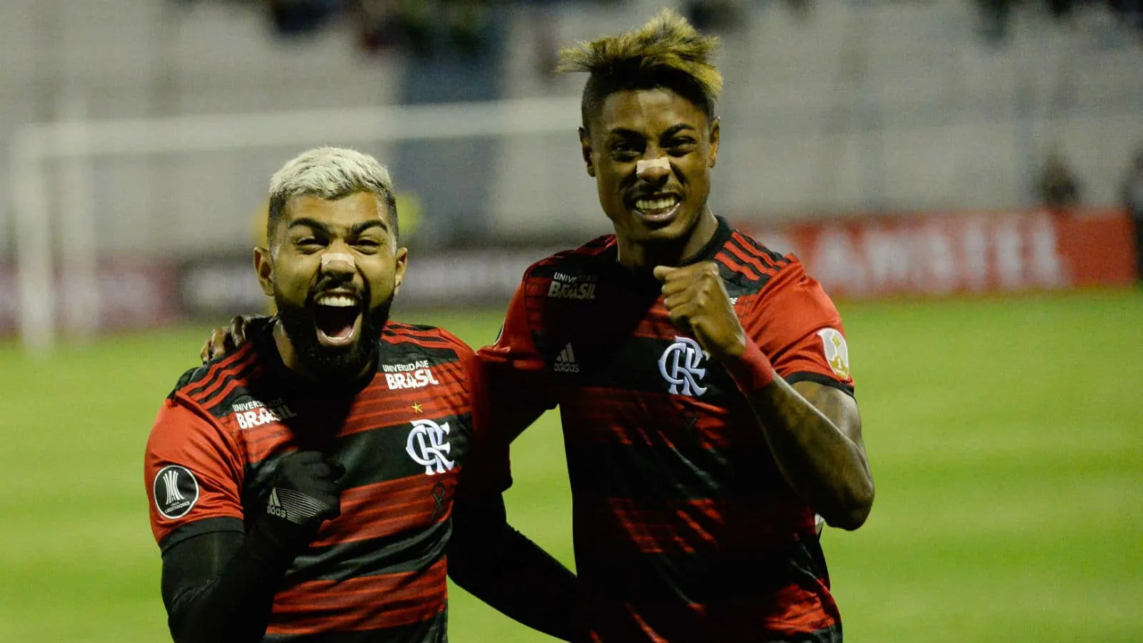 Diego Alves pegou tudo em Oruro e garantiu uma vit&oacute;ria j&aacute; importante ao Flamengo