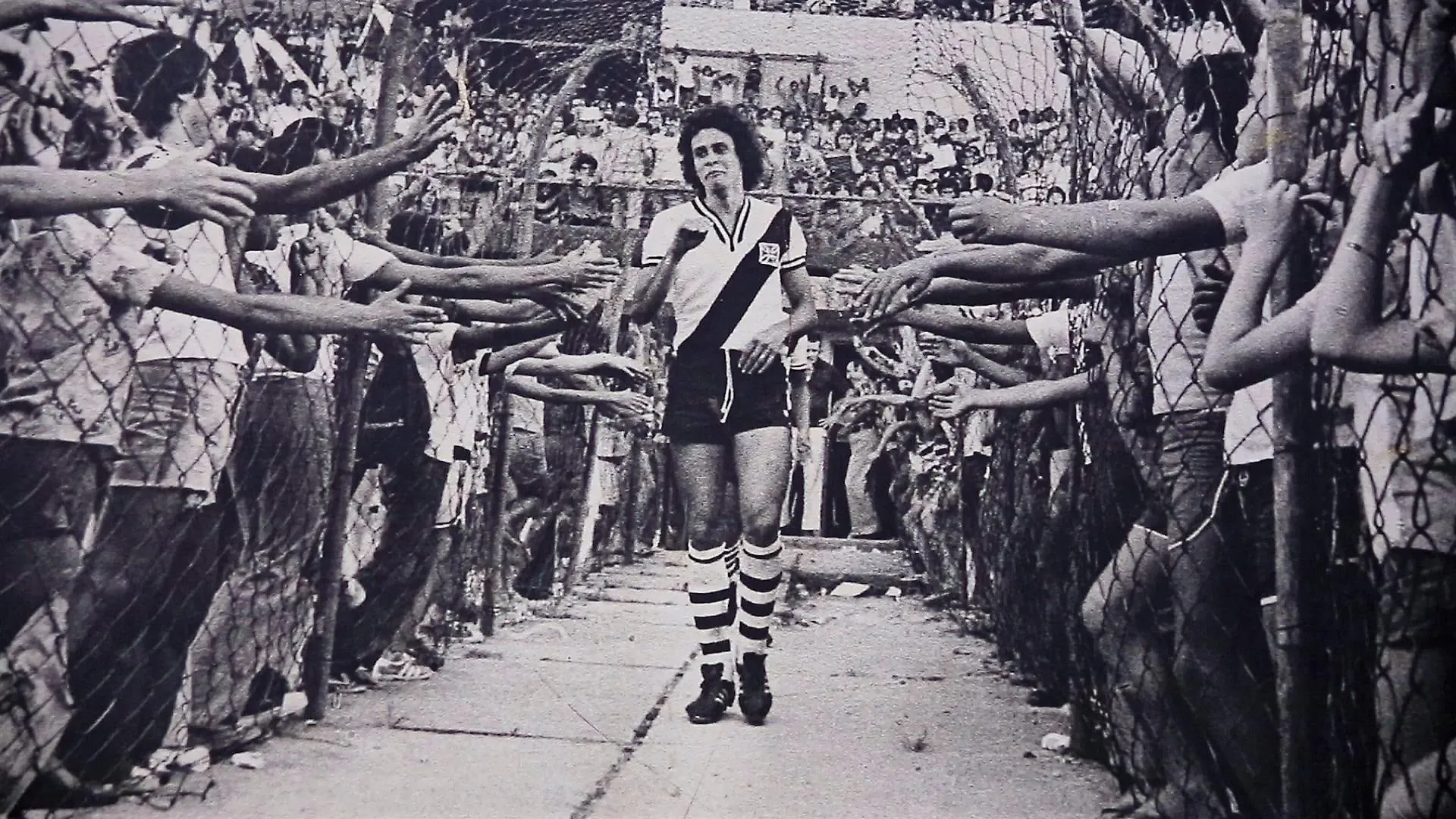 Conhe&ccedil;a a hist&oacute;ria da foto ic&ocirc;nica de Roberto Dinamite tirada por Ronaldo Theobald