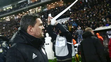 Um rolo de papel come&ccedil;a a causar grande confus&atilde;o na briga pelo Campeonato Grego
