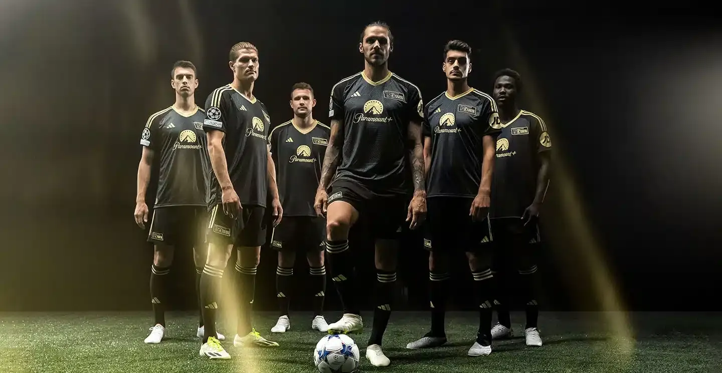O Union Berlim lan&ccedil;ou um verdadeiro traje de gala para usar na Champions