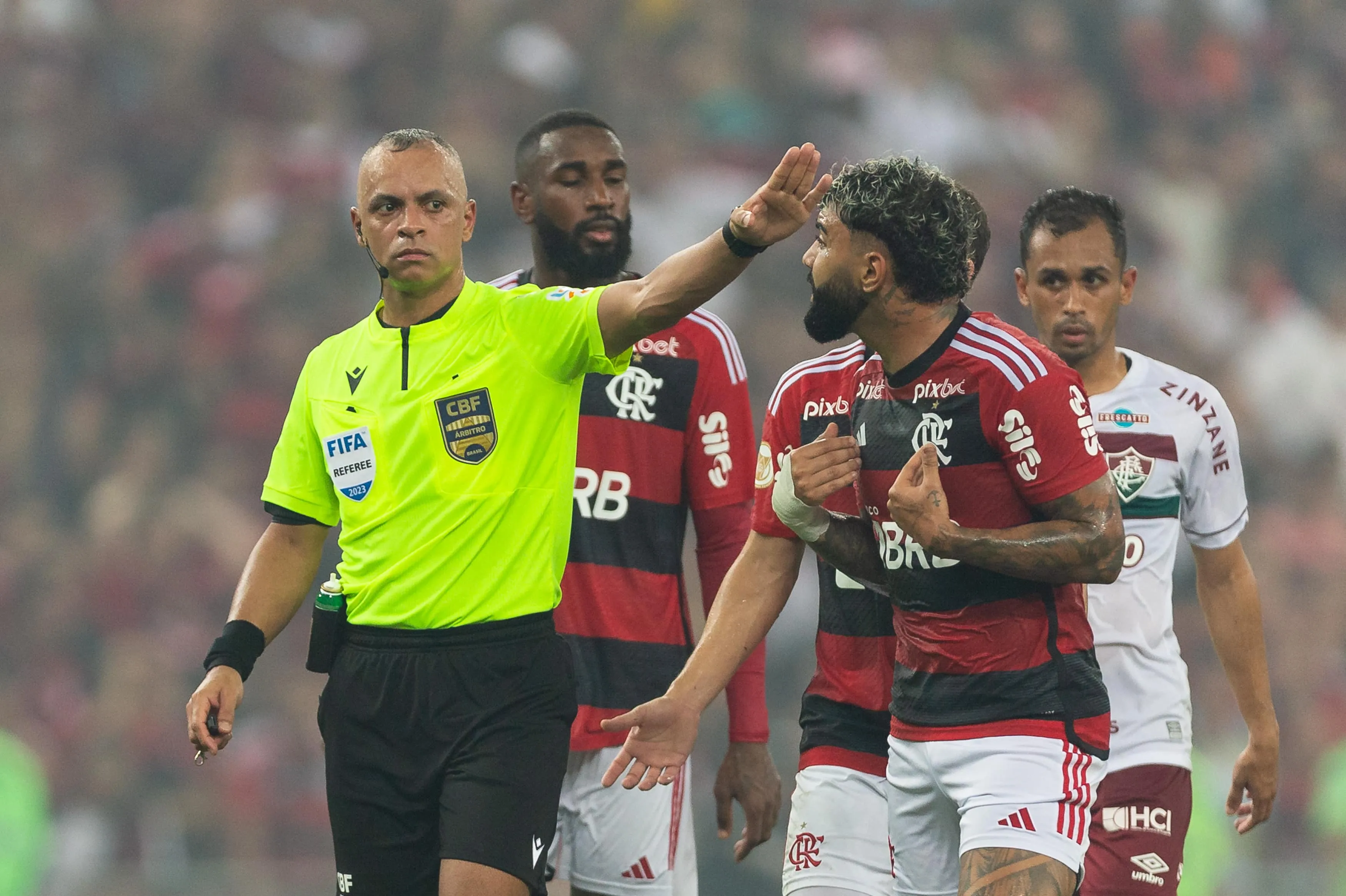 Gabigol personifica oscila&ccedil;&atilde;o do Flamengo e acumula mais cart&otilde;es que gols nos &uacute;ltimos jogos