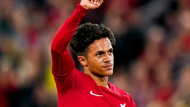 O que explica o Liverpool rejeitar proposta de R$ 109 milh&otilde;es por reserva?