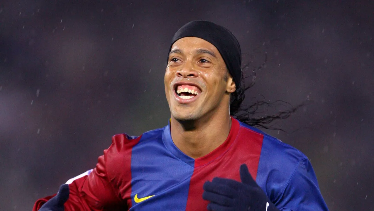 ‘Quem melhor me entendeu’: Ronaldinho Gaúcho se declara para ex-técnico do Barcelona