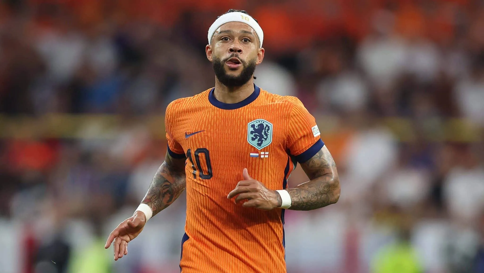 Corinthians oferece estrutura, mas Depay escolhe realizar exames na Holanda