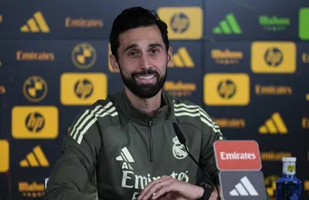 Novo t&eacute;cnico do Real Madrid responde sobre &lsquo;gest&atilde;o de egos&rsquo; e acena a Vinicius Jr.