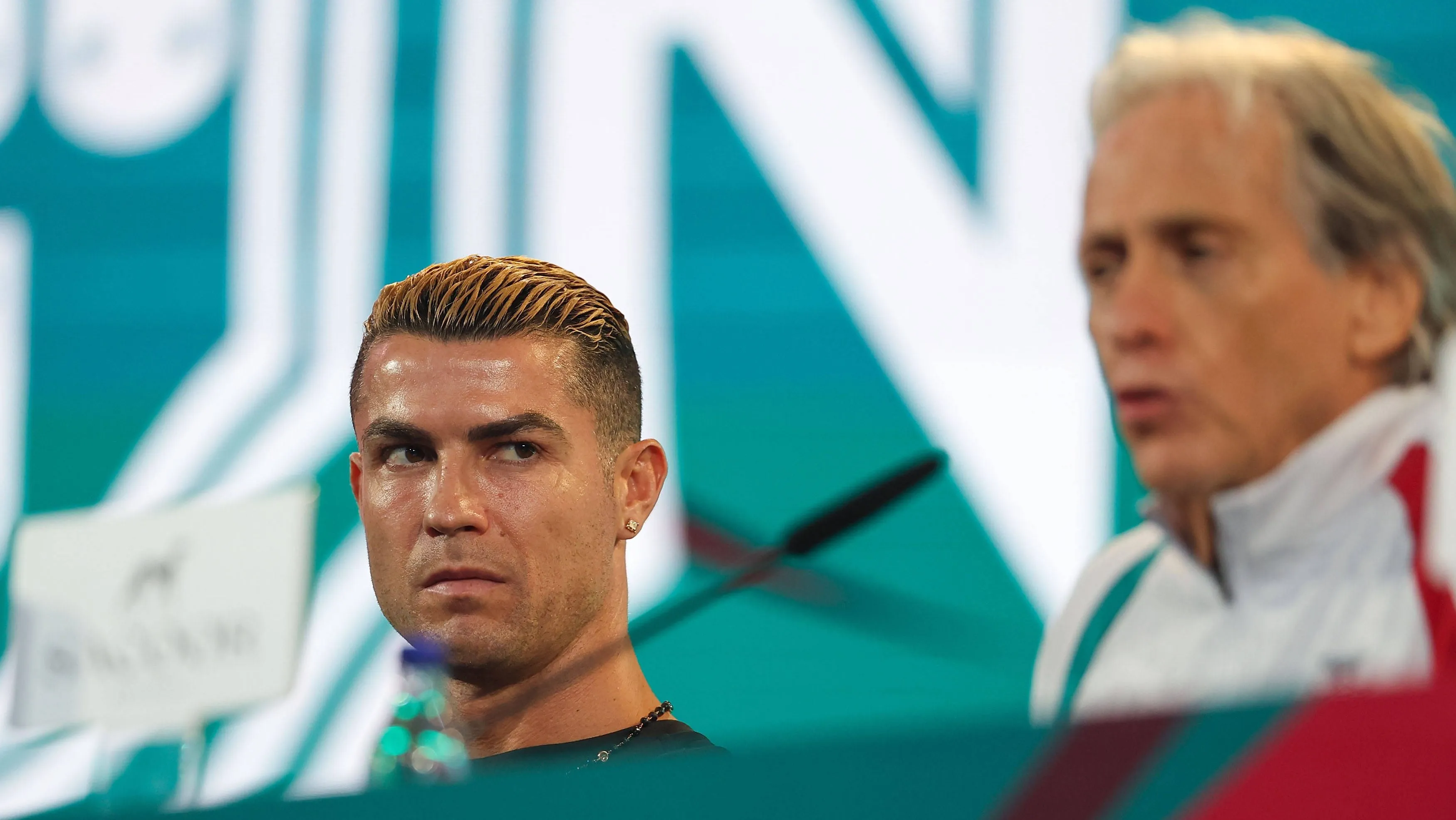 &lsquo;Compartilhei o tempo de Pel&eacute; e nunca vi nada parecido&rsquo;: Ex-Portugal detona Cristiano Ronaldo