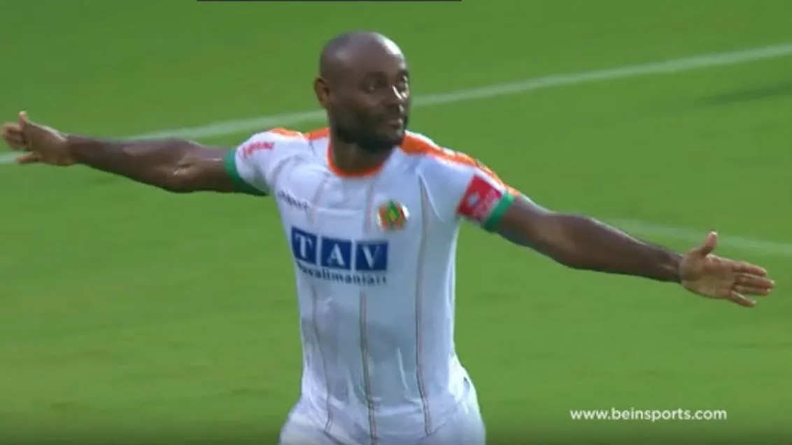 D&aacute; uma olhada neste gola&ccedil;o de Vagner Love, comendo a bola Turquia