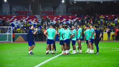 Diniz confirma titulares em treino que tem at&eacute; invas&atilde;o para ver Neymar&nbsp;de&nbsp;perto