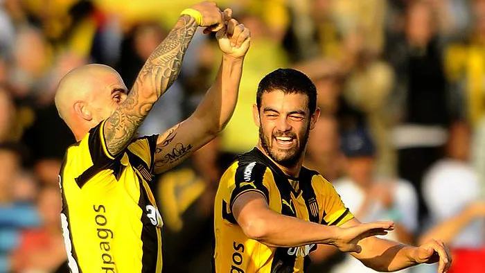 Se o futebol uruguaio est&aacute; mal, o Pe&ntilde;arol humilhou e mostrou que o Nacional est&aacute; bem pior
