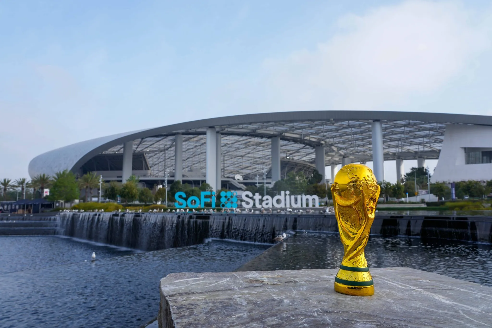 Ta&ccedil;a da Copa do Mundo &eacute; exibida pela Fifa