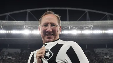 Botafogo pode pagar mais de R$ 90 milh&otilde;es por revela&ccedil;&atilde;o do Vasco que est&aacute; na Europa