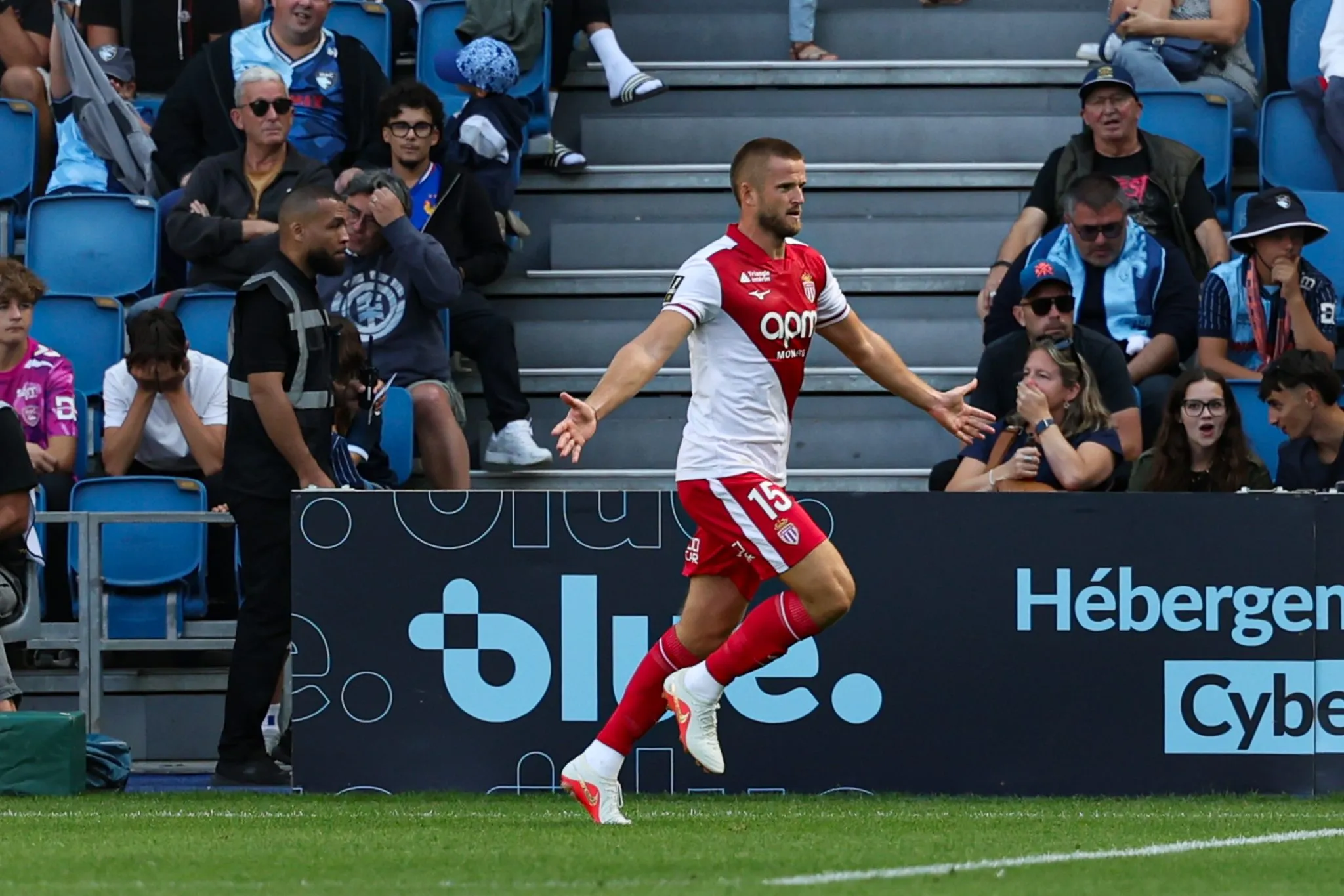 Eric Dier celebra gol do M&ocirc;naco contra o Le Havre 