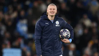 A bola s&oacute; queria Haaland, incomparavelmente letal numa noite de recorde da Champions e tamb&eacute;m participa&ccedil;&atilde;o al&eacute;m dos gols