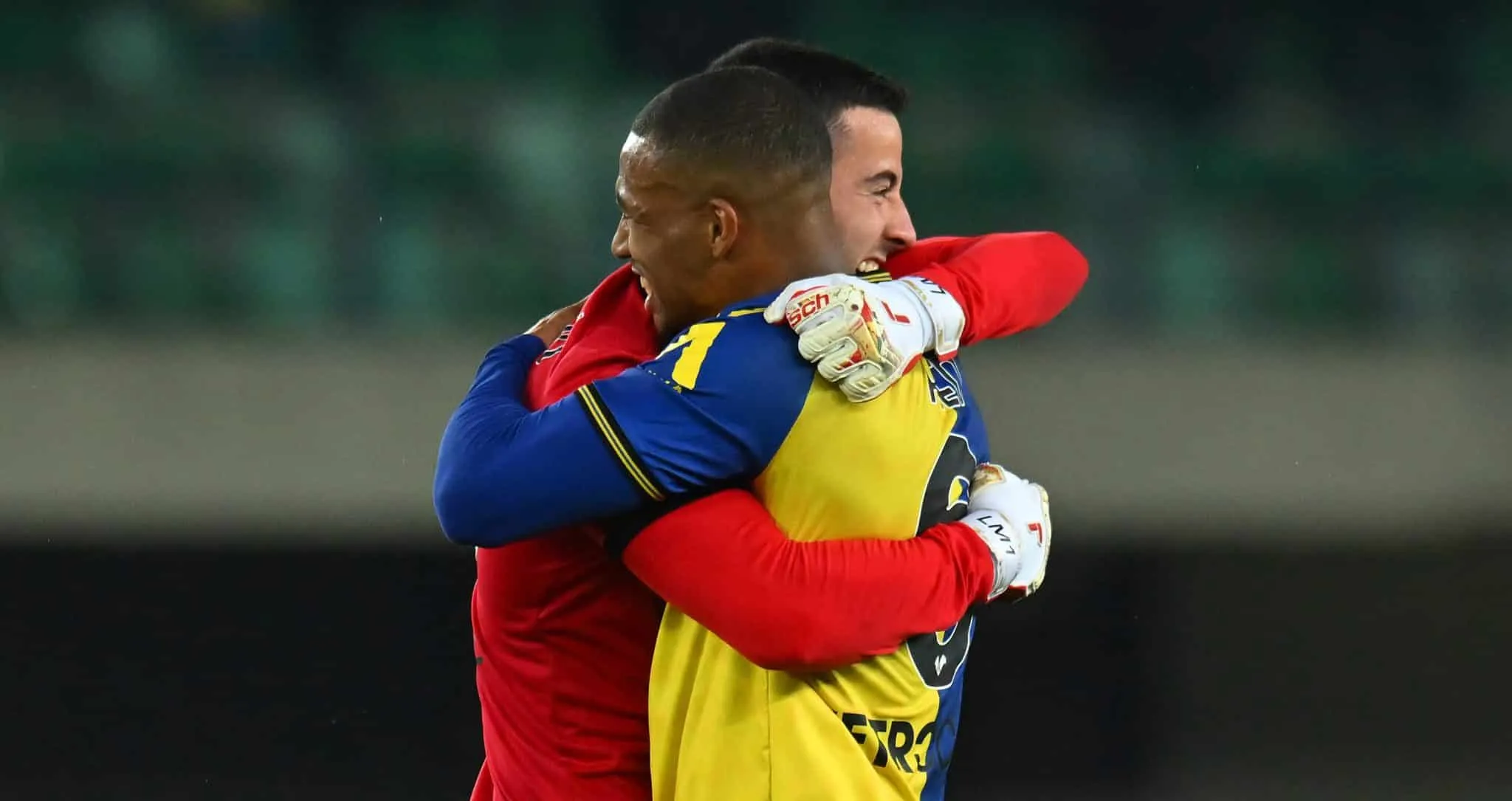 Um gol por cobertura do meio da rua, no &uacute;ltimo minuto, selou a emocionante virada do Verona