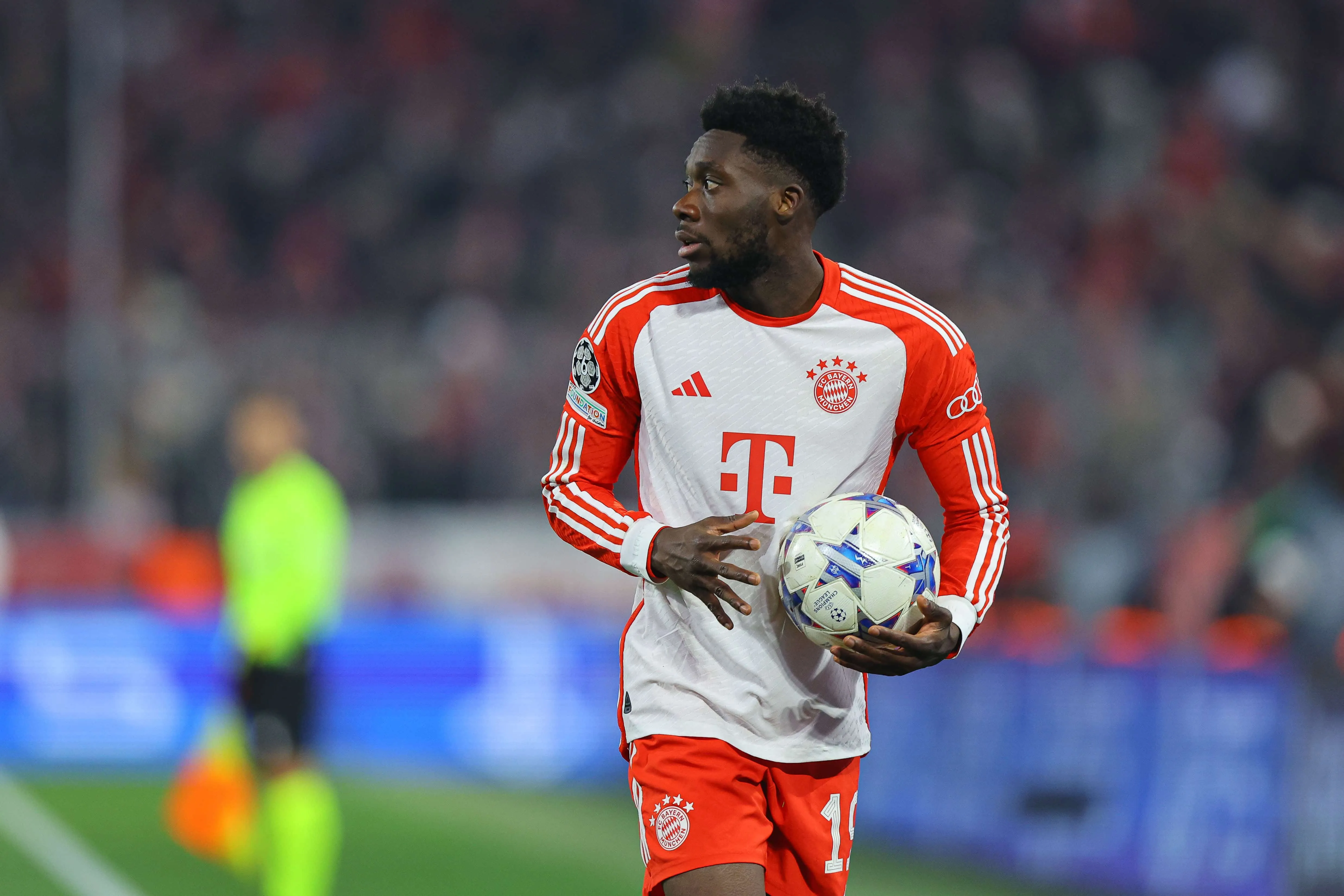 Como o Bayern de Munique tenta manter Davies apesar das investidas do Real Madrid pelo canadense