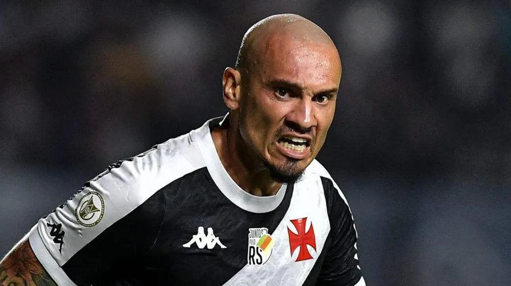 Gol contra o Vit&oacute;ria ajuda a consolidar novo momento do zagueiro Maicon no Vasco
