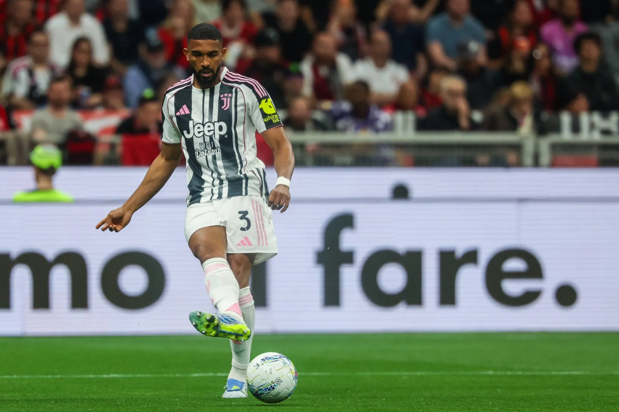 Bremer em a&ccedil;&atilde;o pela Juventus