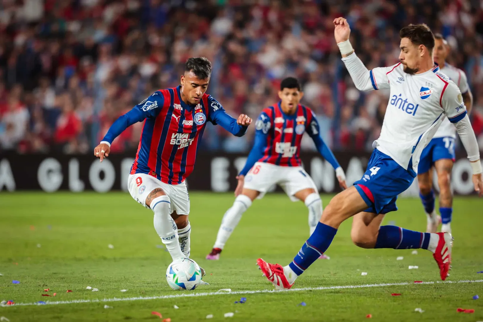 Luciano Rodr&iacute;guez em a&ccedil;&atilde;o pelo Bahia