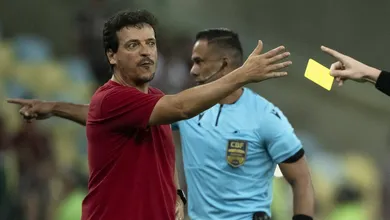 Diniz defende Felipe Melo ap&oacute;s agress&atilde;o: &lsquo;Tenta defender o Fluminense&rsquo;
