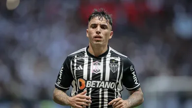 Atl&eacute;tico-MG anuncia renova&ccedil;&atilde;o de contrato com lateral e segue &lsquo;mapeando mercado&rsquo; por refor&ccedil;os