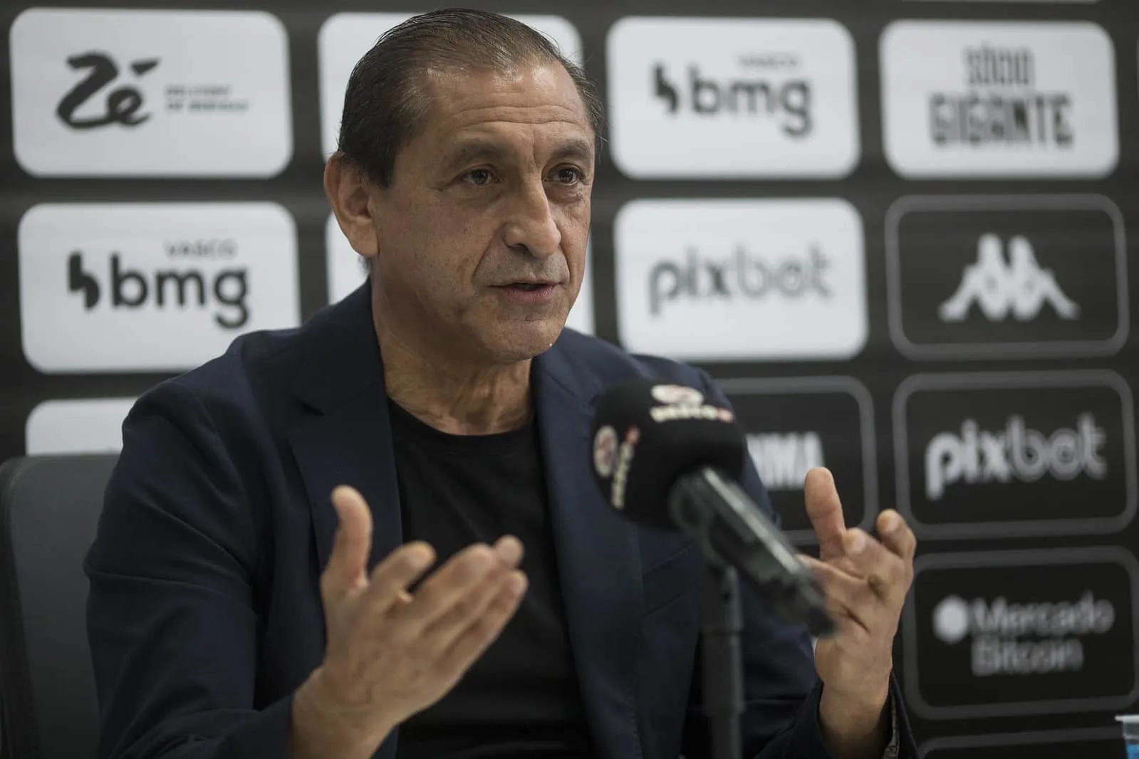 Ram&oacute;n Diaz fala em mudar o ambiente do Vasco e elogia argentino alvo do clube