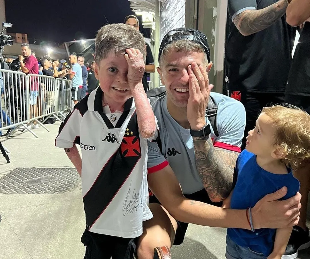 Vasco: como Gui, torcedor com doen&ccedil;a rara, virou amuleto do time, lei e bandeira da torcida