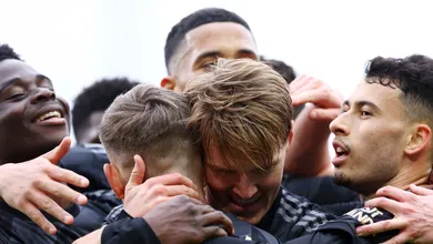Foi um verdadeiro espet&aacute;culo o que o Arsenal ofereceu no primeiro tempo contra o Fulham, em vit&oacute;ria cheia de magia dos l&iacute;deres