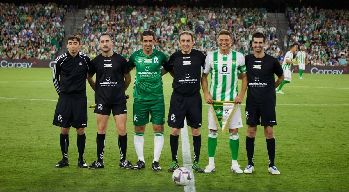 O Betis exaltou um pouco mais o &iacute;dolo Joaqu&iacute;n, com um amistoso de despedida recheado de lendas
