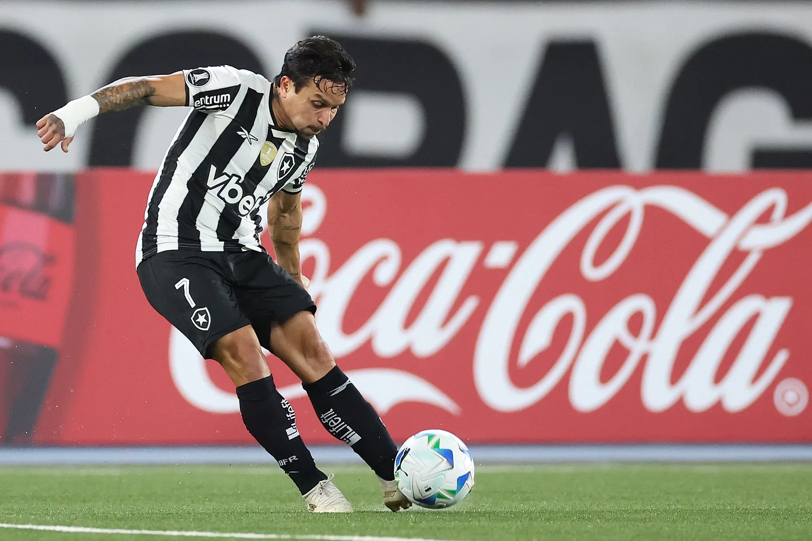 Artur em a&ccedil;&atilde;o pelo Botafogo