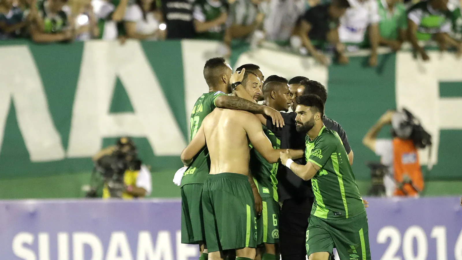 Danilo fez-se monumento &agrave; imensa valentia da Chape: O epicentro do continente &eacute; a Arena Cond&aacute;