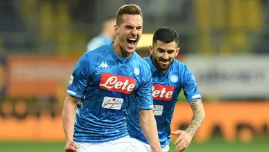 Milik marcou para o Napoli com aquela cobran&ccedil;a de falta esperta por baixo da barreira