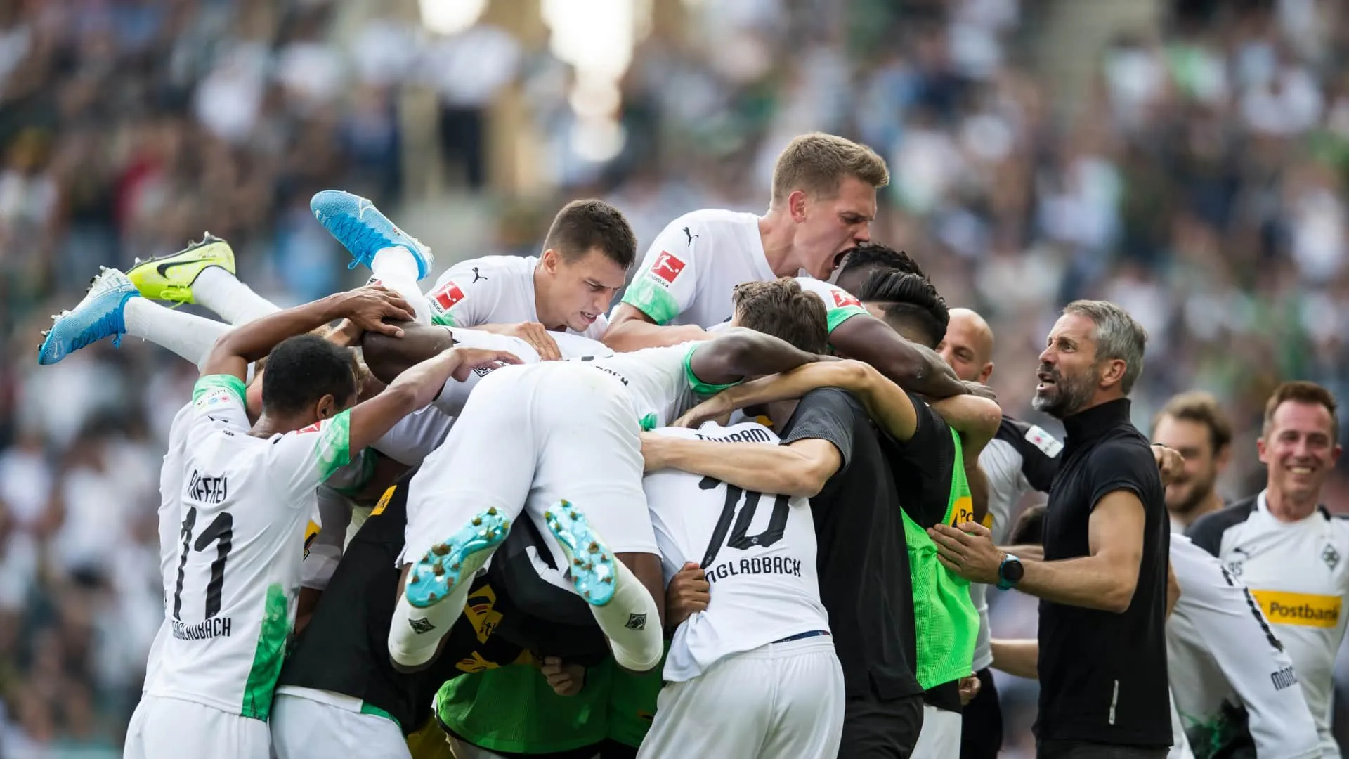 Um gol dos mais chorados de Thuram deu a virada dram&aacute;tica ao Monchengladbach no fim