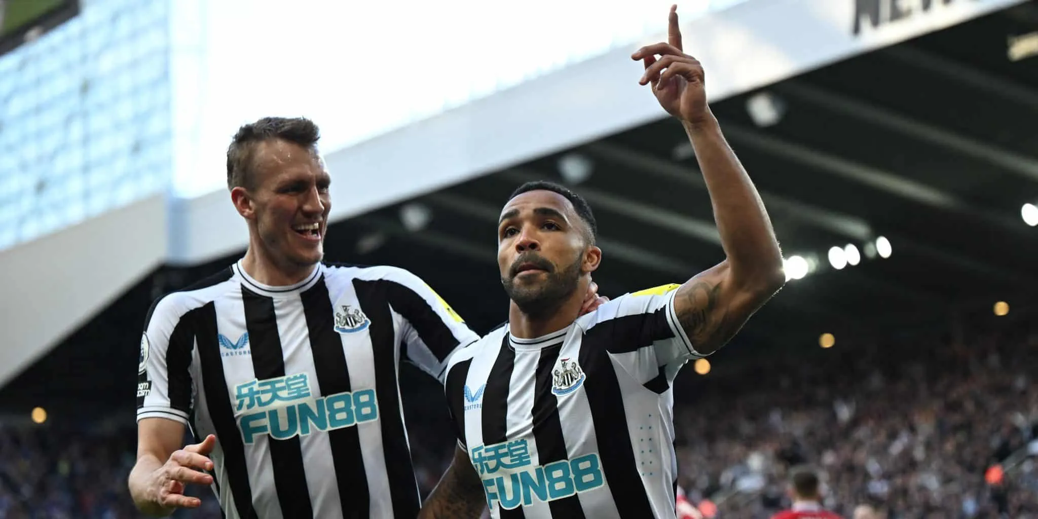 Aqui se faz, aqui se paga: Newcastle bate Manchester United e rouba terceiro lugar