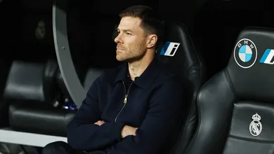 Crise faz Real Madrid dar ultimato a Xabi Alonso, que j&aacute; tem duas lendas como sombra no cargo