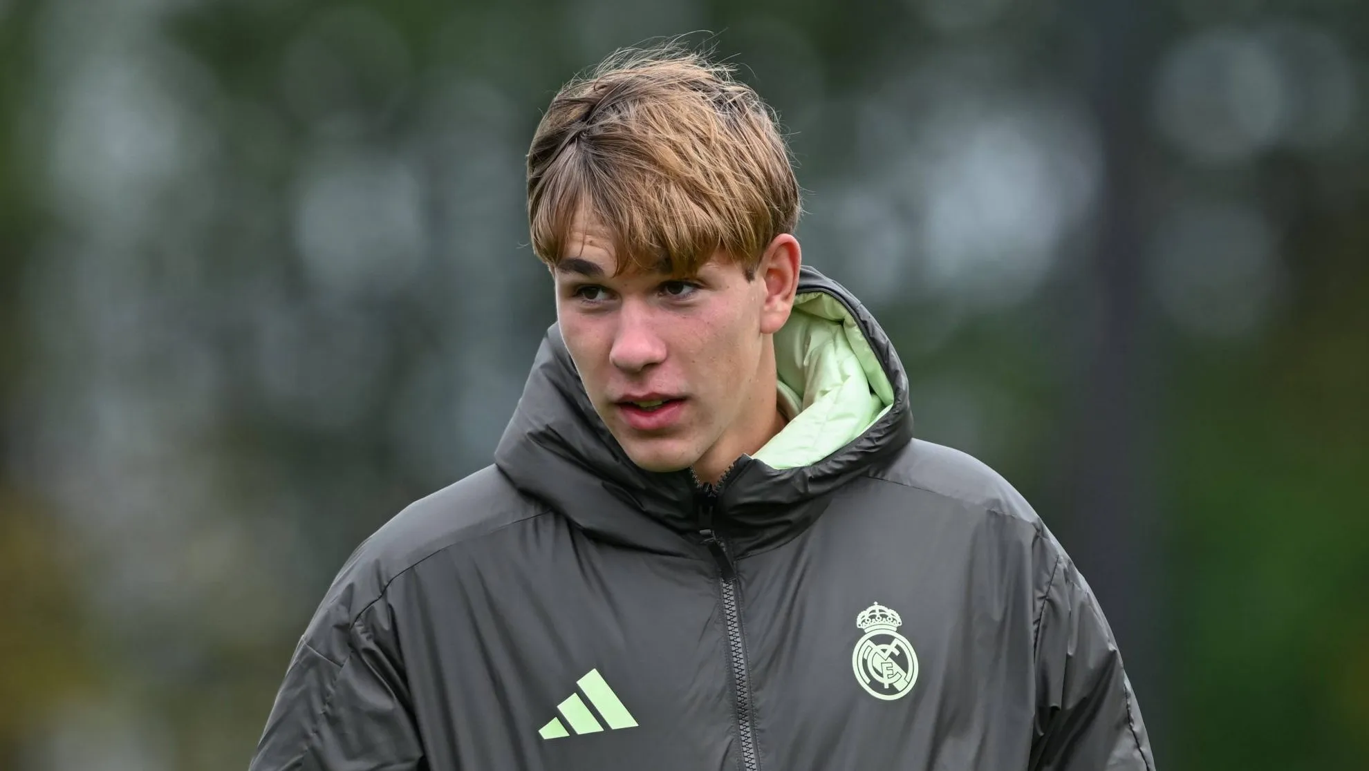 Quem &eacute; o jovem goleiro ucraniano que fugiu da guerra e foi chamado por Mourinho no Real Madrid