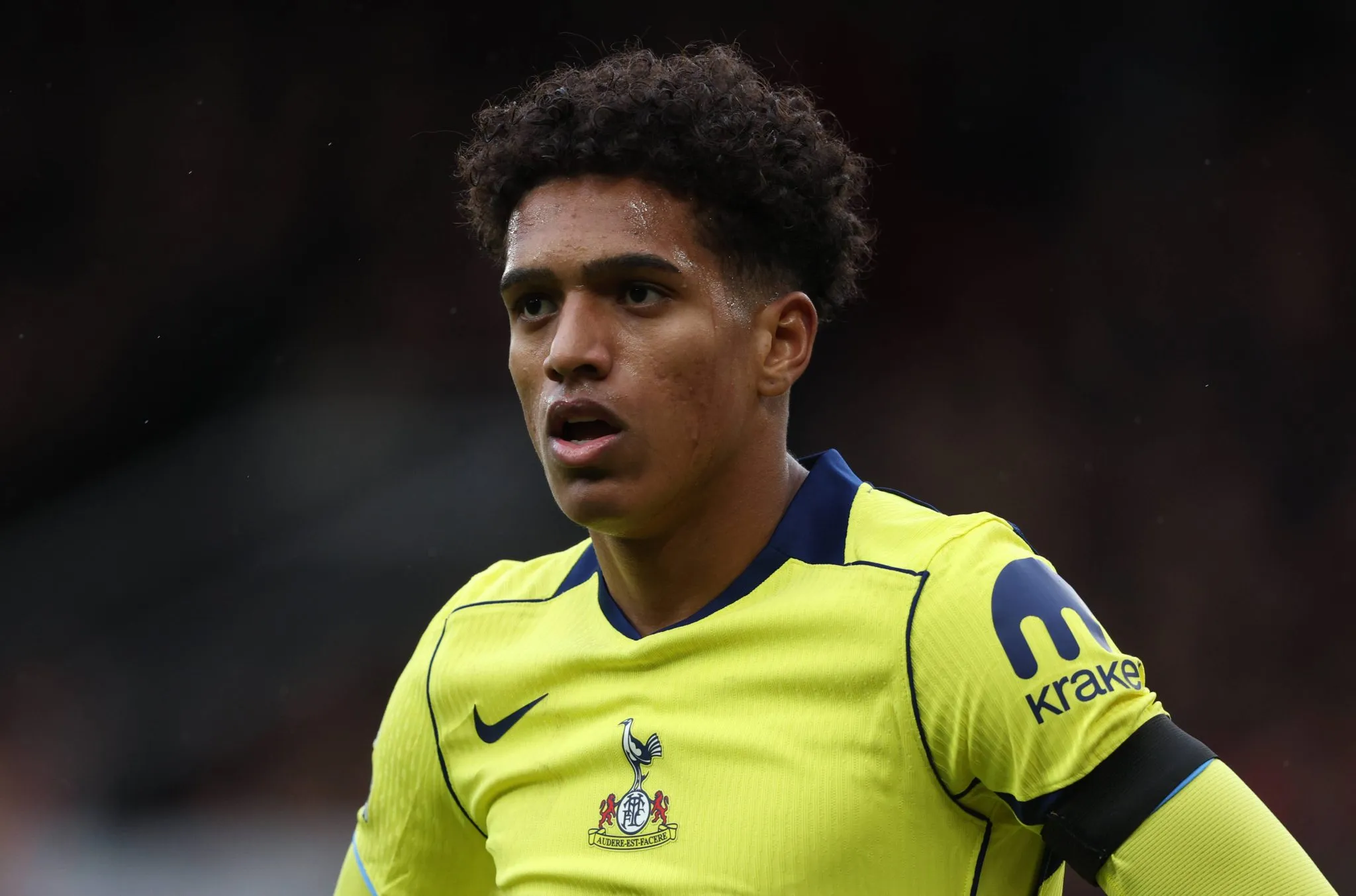 Souza em a&ccedil;&atilde;o pelo Tottenham