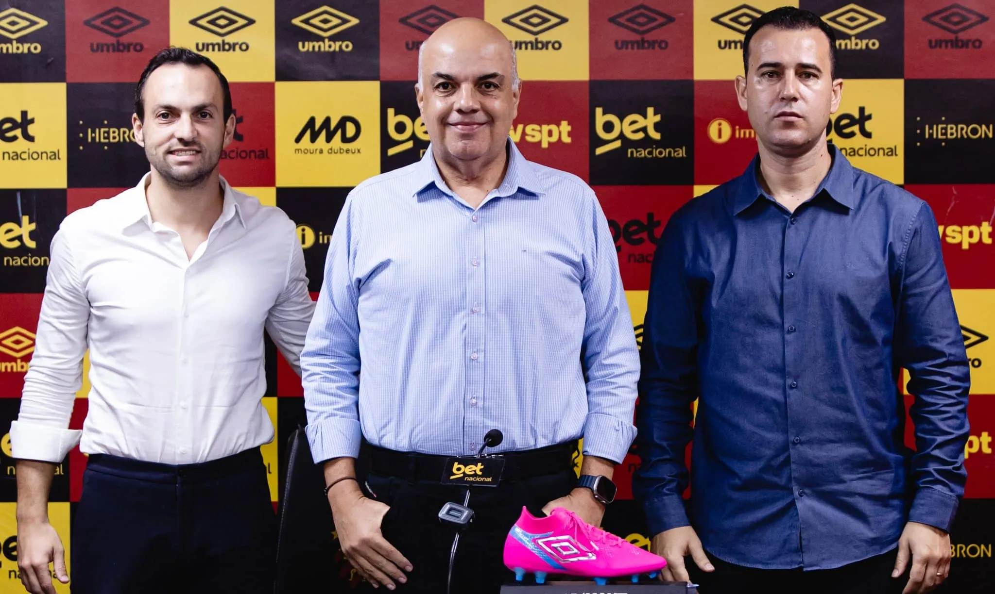Diretor geral de futebol Enrico Ambrogini, presidente Yuri Rom&atilde;o, e o executivo de futebol Thiago Gasparino