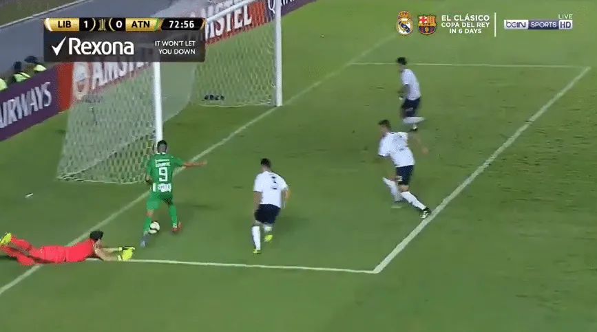 N&atilde;o h&aacute; explica&ccedil;&atilde;o racional para este gol perdido pelo Atl&eacute;tico Nacional na Libertadores