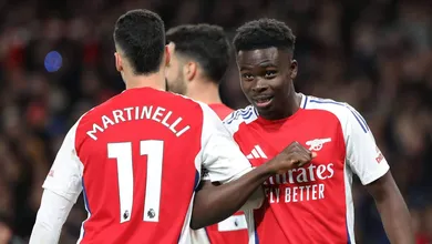 Arsenal x Real Madrid: Saka &lsquo;celebra&rsquo; tempo fora por les&atilde;o antes de jogo da carreira