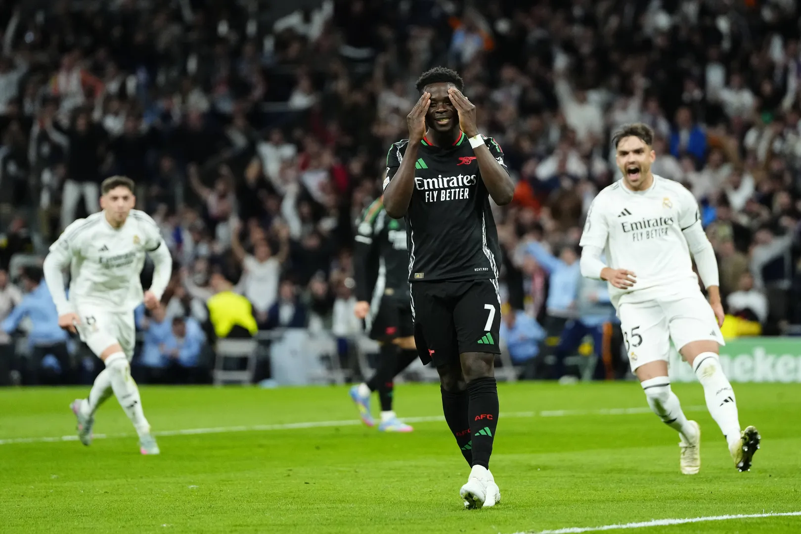 Saka lamenta p&ecirc;nalti perdido contra Courtois