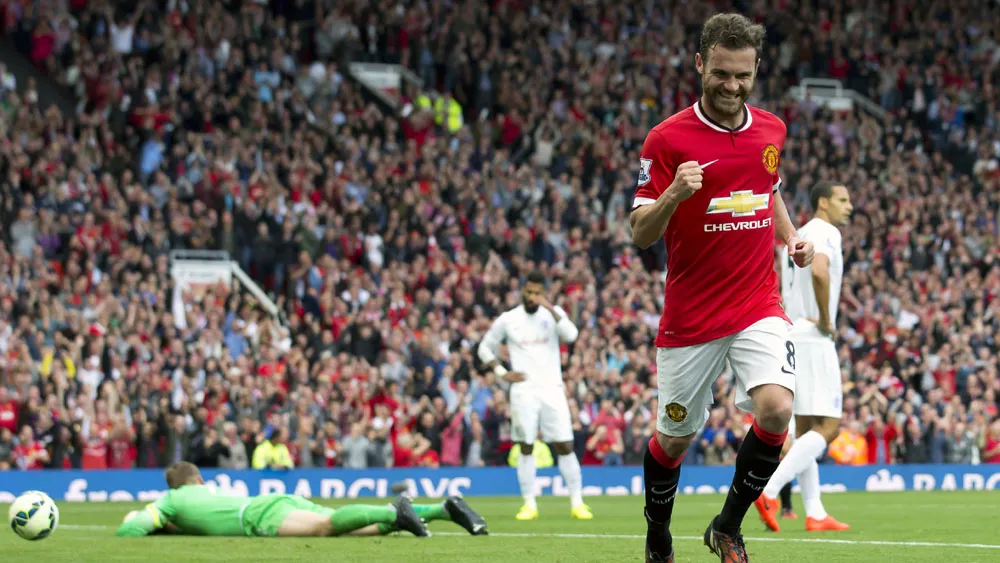 Ser titular do Manchester United est&aacute; dif&iacute;cil, mas dominar a bola com classe Mata mostra que sabe
