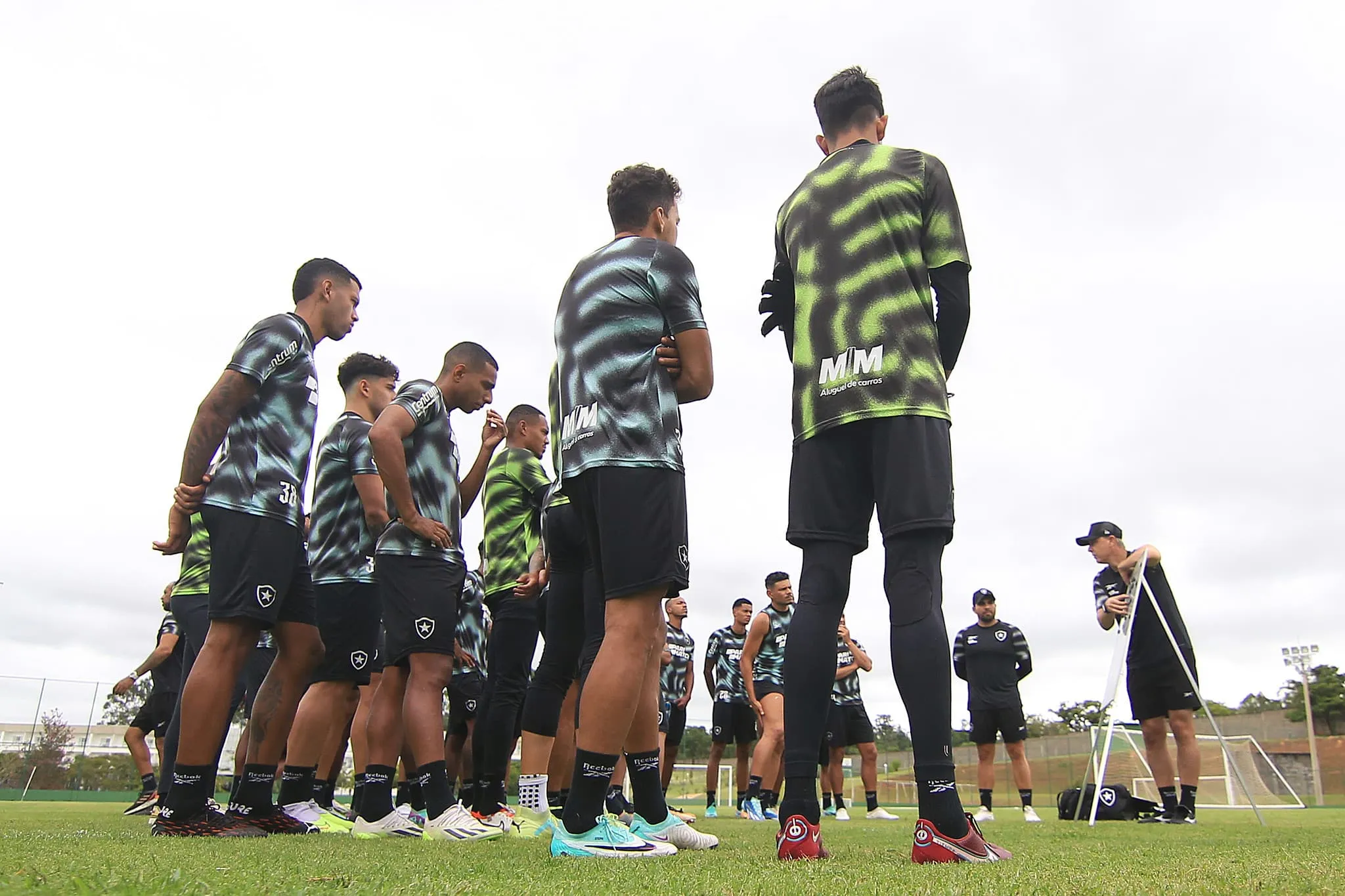 Botafogo ter&aacute; o time principal em campo no Carioca, mas cabe&ccedil;a e ritmo longe do torneio