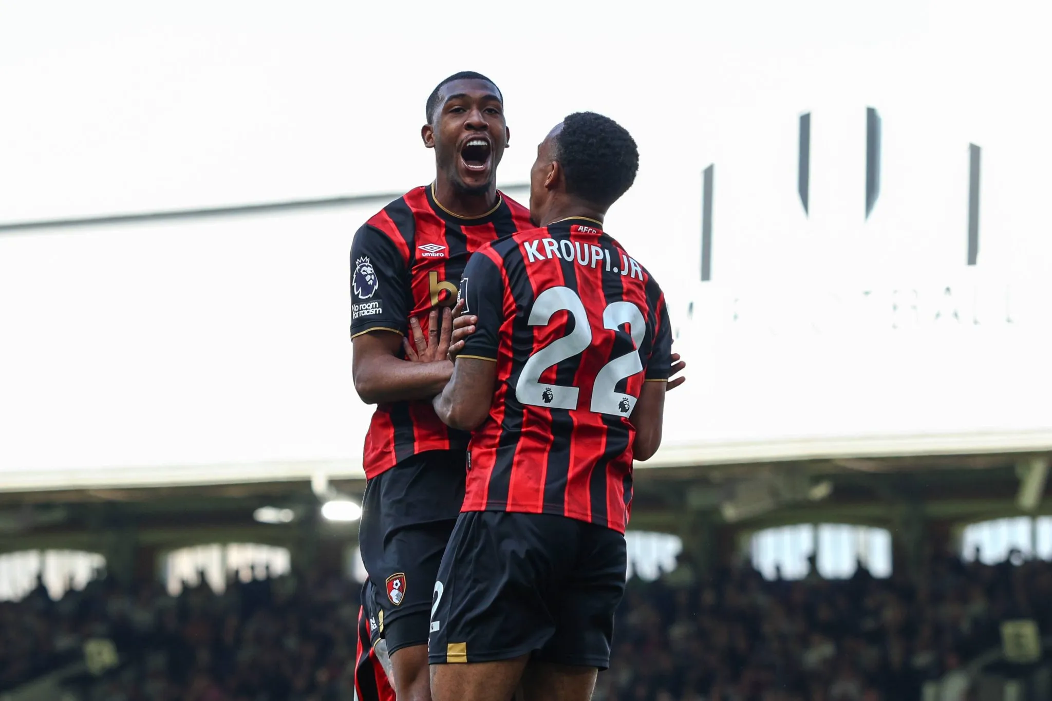 Rayan e Kroupi celebram gol do Bournemouth
