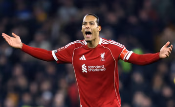 &lsquo;Ele &eacute; o novo Van Dijk. Para mim, ele &eacute; o zagueiro do presente e do futuro&rsquo;