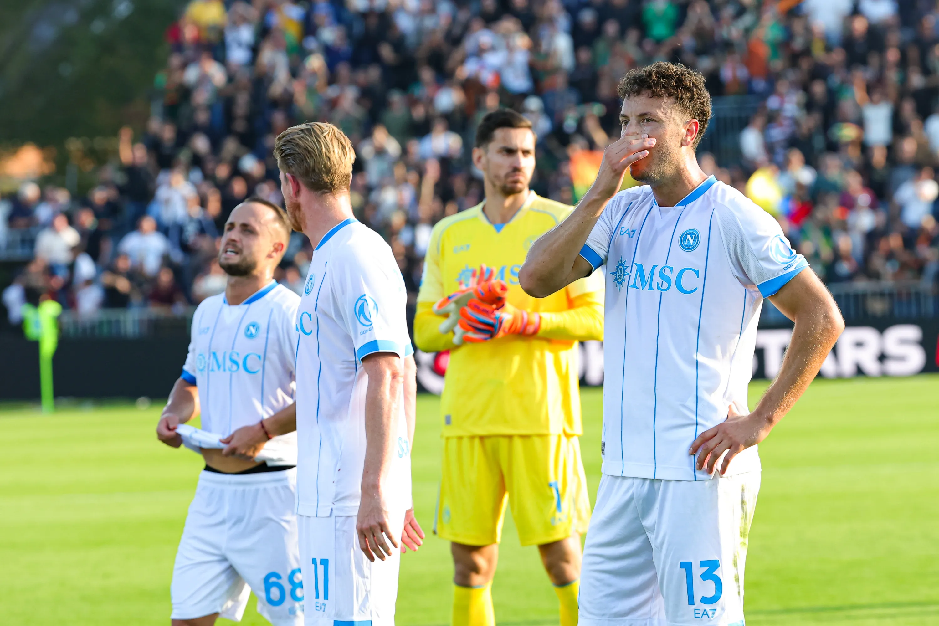 Jogadores do Napoli lamentam derrota para o Venezia