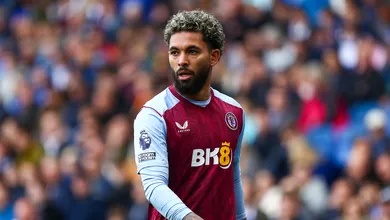 Destaque da Premier League, Douglas Luiz est&aacute; na mira do futebol italiano