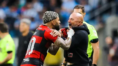 Gabigol defende um trabalho perdido de Sampaoli, em rara coletiva pelo Flamengo