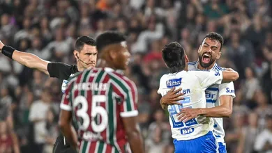 Cruzeiro estraga retorno do Fluminense e adeus de Arias para virar l&iacute;der do Brasileiro