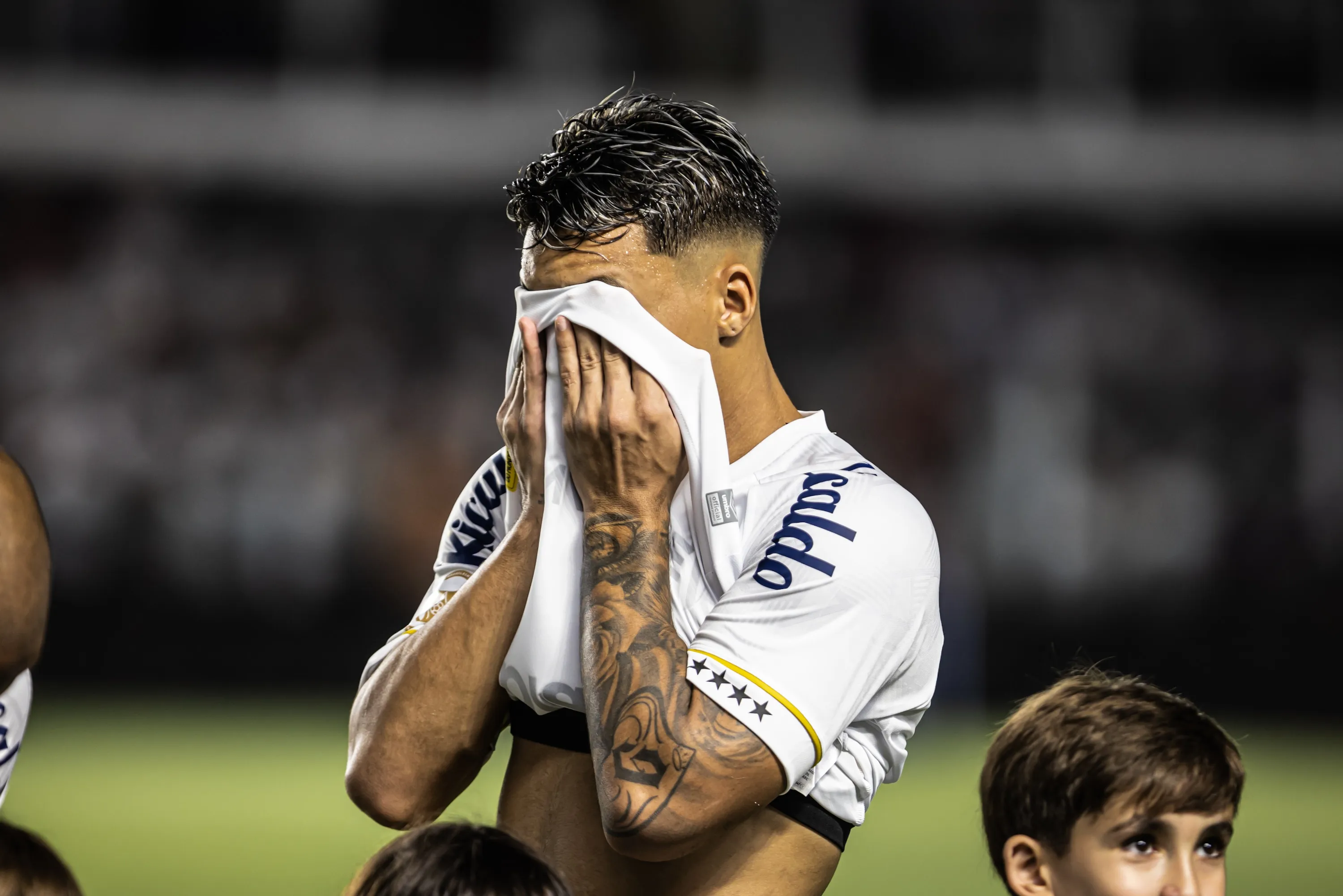 Trag&eacute;dia consumada: Santos perde para o Fortaleza e sela rebaixamento hist&oacute;rico em plena Vila Belmiro