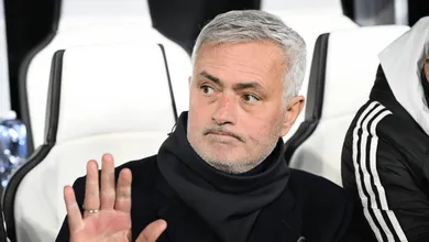 &lsquo;Hip&oacute;crita! Mourinho tem jogadores negros no Benfica. Como eles devem se sentir?&rsquo;